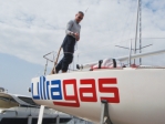 Roberto Spinelli disarma l'ex Andale, ora di propriet� del Carloforte Sailing Team. Sponsor Ultragas per loro.