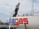 Roberto Spinelli disarma l'ex Andale, ora di propriet del Carloforte Sailing Team. Sponsor Ultragas per loro.