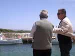 Il presidente Tolu illustra all'ammiraglio De Donno le nostre attivit presso la base nautica di Porto Pino