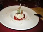 Il dessert proposto dallo chef Achille Pinna: fragole di campo con ricotta di capra ai pistacchi e cialda agli agrumi