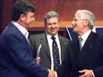 La consegna dell'attestato al socio Massimo Saitta