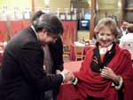 Il presidente della Provincia di Carbonia - Iglesias Pierfranco Gaviano fa gli onori di casa alla Signora De Donno
