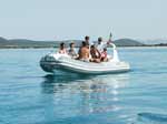 Oggi la giornata è dedicata all'escursione in gommone (mamme e comprese)