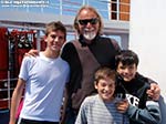 LNI Sulcis - I primi incontri importanti si fanno gi sul traghetto per La Maddalena: Giacomo, Damiano e Andrea con Mauro Pelaschier